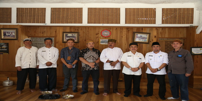 PERTAHANKAN IDENTITAS KOTA SANTRI DI TASIKMALAYA LEWAT GENERASI MUDA